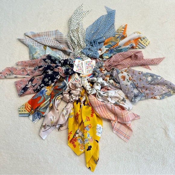 NWT Marta Scrunchie Bow Blue and Pink Floral Hair Tie - Picture 5 of 8